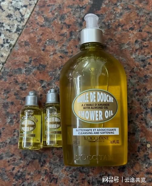 克星实测！6 款换季锁水养出水光肌！ag真人平台第一游戏沐浴露推荐假滑(图6)